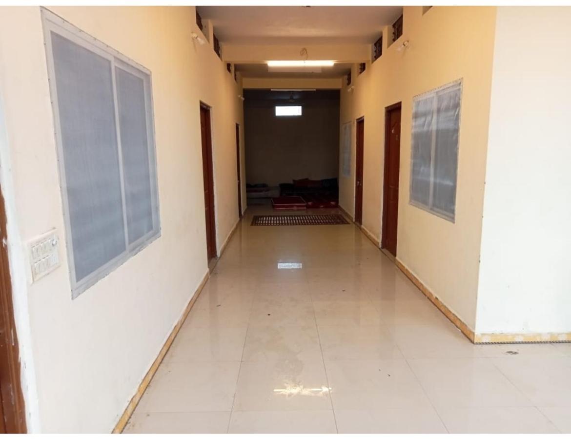 Hotel Mahakal Vishram, אויאיין מראה חיצוני תמונה
