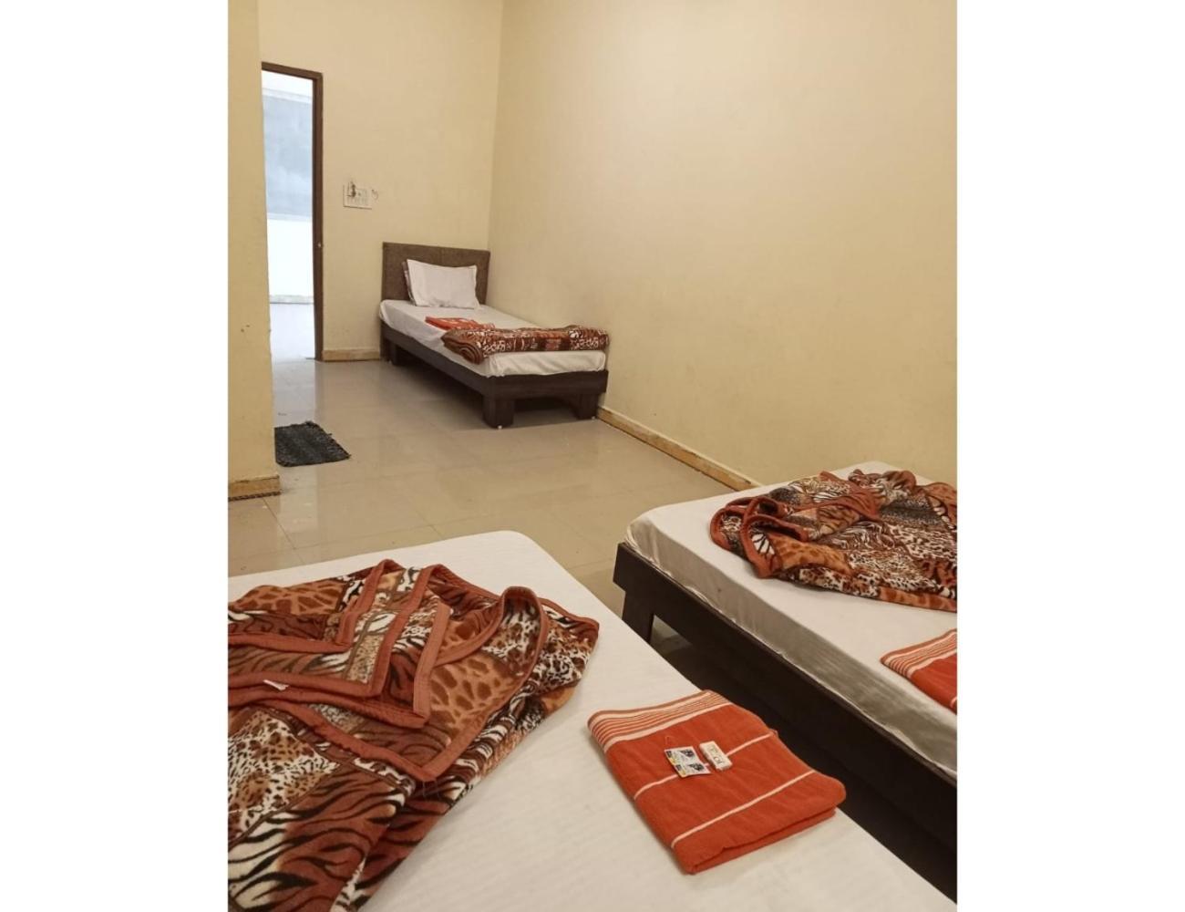 Hotel Mahakal Vishram, אויאיין מראה חיצוני תמונה