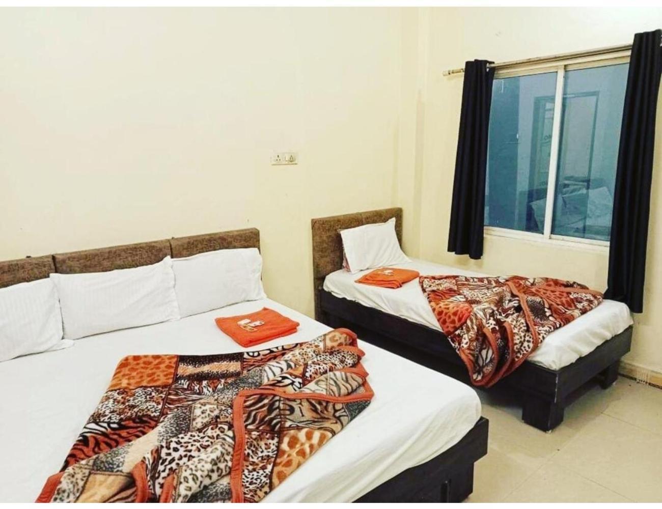 Hotel Mahakal Vishram, אויאיין מראה חיצוני תמונה
